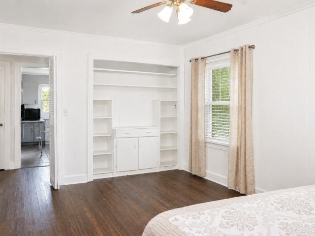115 Debus St