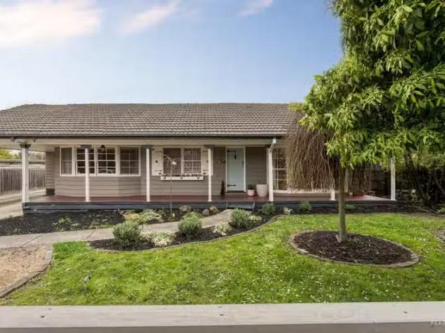 1/15 Hawthory Road, Kilsyth VIC 3137 House Auction