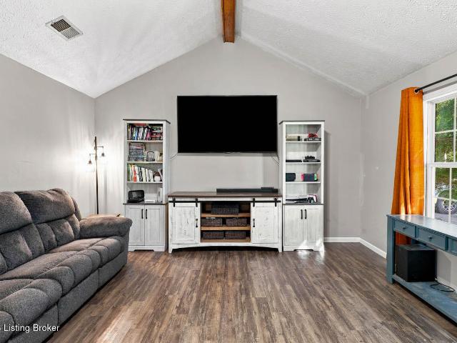 115 Janets Dr