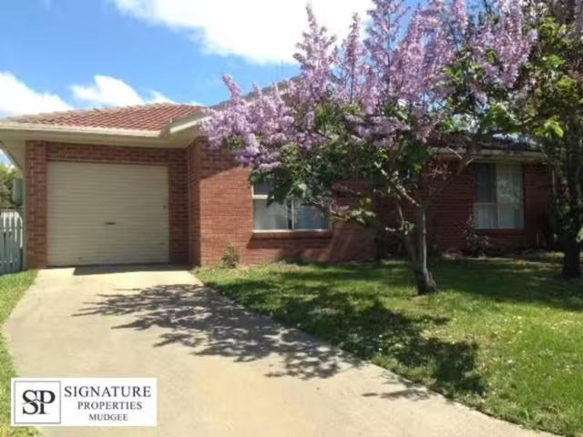 1/15 Oporto Road, Mudgee Townhouse for rent Listed by Edwina.