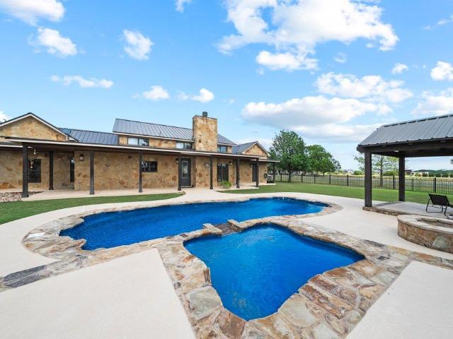 115 Lakeside Cv