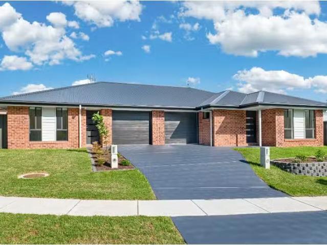 1/15 Silver Gum Cct, Edgeworth Townhouse for rent Listed by A.