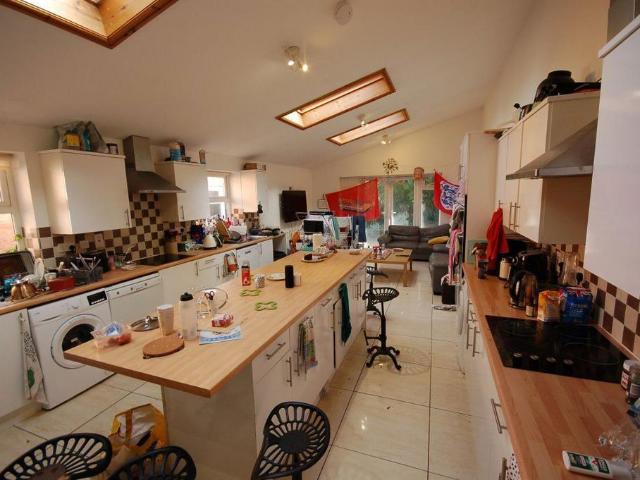 115 Tiverton Road, B29 6BS 10 bed house to rent £4,983 pcm £1,150 pw