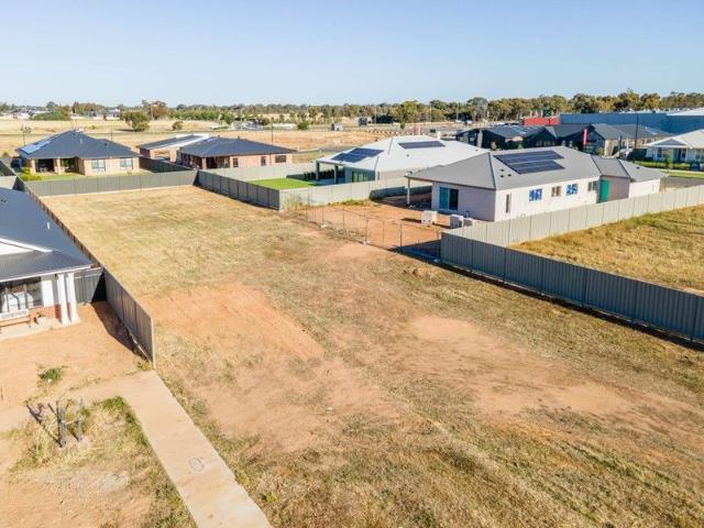 1165m2 Building Opportunity in a Quality Kialla Court
