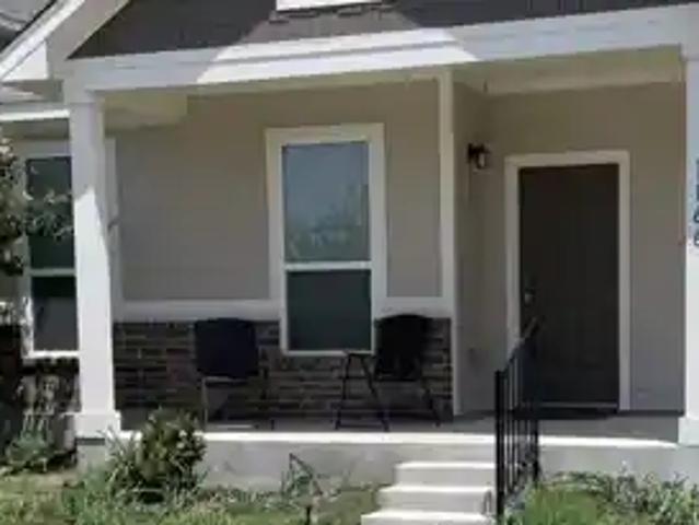 1166 Esplanade Pkwy, 3 beds, 2 full baths