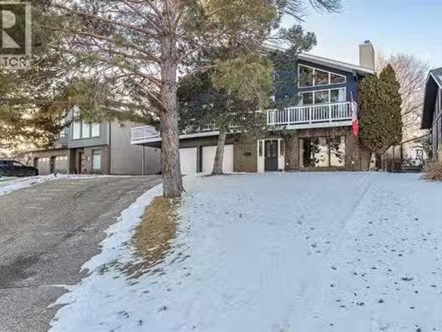 1168 16 Street Ne, Medicine Hat, AB, T1C 1P8 house for sale.
