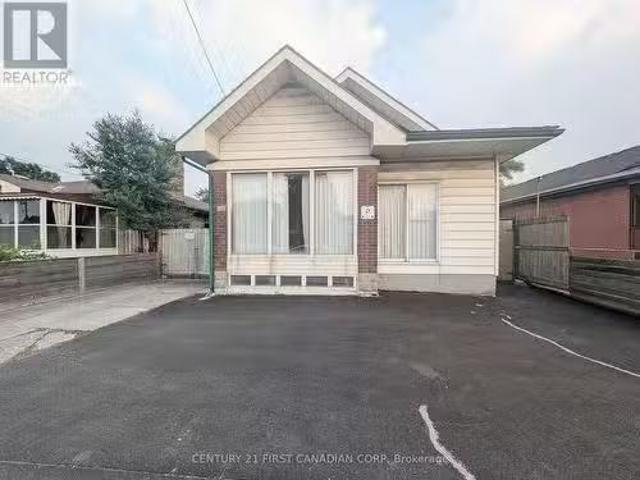 1169 Oxford Street E, London East East G, ON, N5Y 3L7 hous.