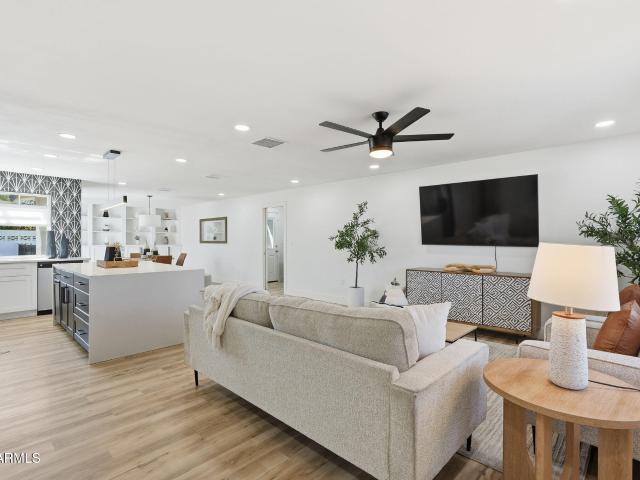 11608 N 32ND Place