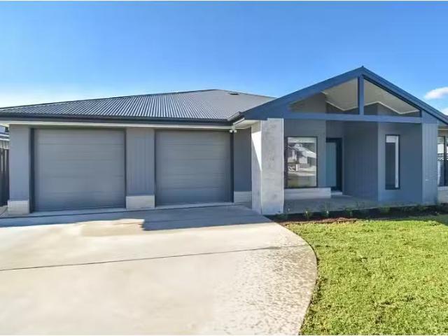 1/16 Covelli Place, Orange House for rent Listed by Belle Pro.