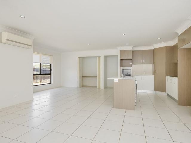1/16 Boonderee Place New Auckland, QLD 4680