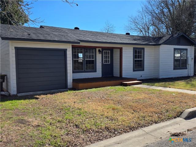 116 E 14th St, Shiner, TX 77984 | MLS #610736