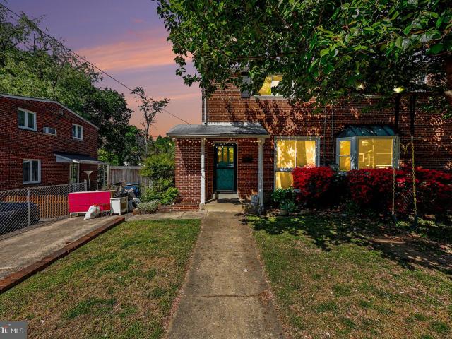 116 E Taylor Run Pkwy, Alexandria, VA 22314 | MLS #VAAX2059