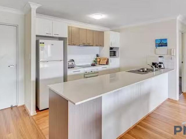 11/6 Lockhart Street, Woolloongabba, QLD 4102
