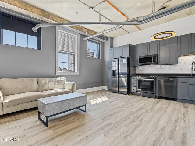 116 S Gay St # 607