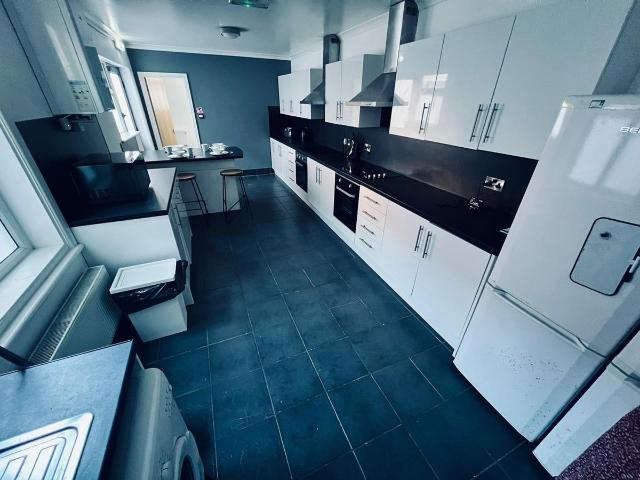 116 Park Grove, Princes Avenue, Hull HU5, 6 bed detached house to rent, £390 pcm | PrimeLocation