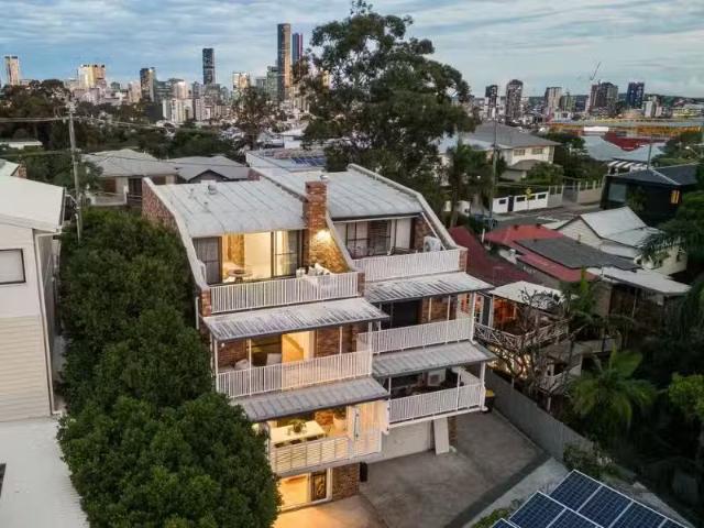 1/16 Wellington Road, RED HILL House for rent Listed by Garth.