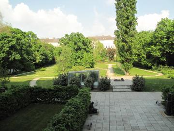 106qm Provisionsfrei! Keine Makler! Karlsplatz Argentinierstrasse mit 8200qm privaten Park