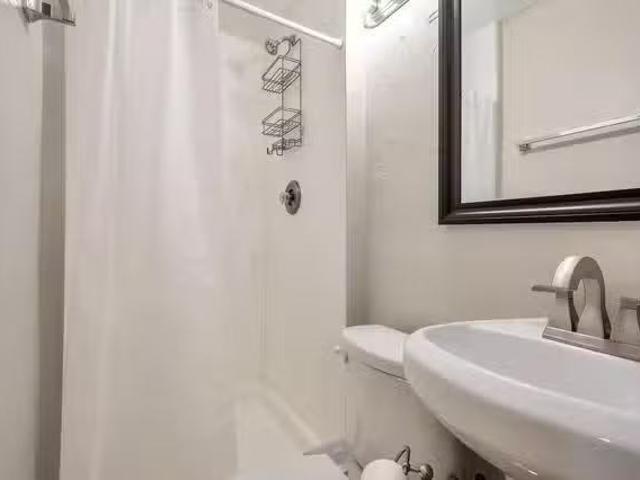 #117434: Room in 3 Bed 1 Bath