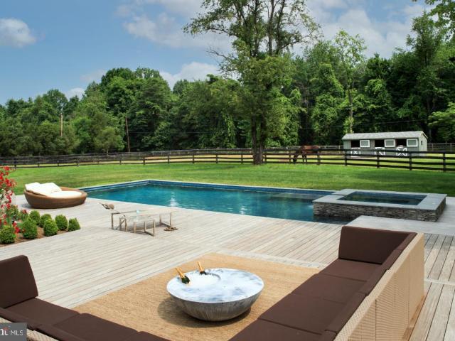 11748 Thomas Ave, Great Falls, VA 22066 | MLS #VAFX2297