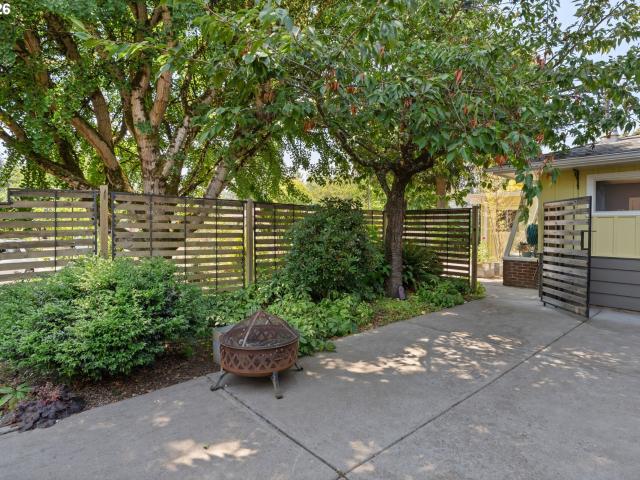 1175 lake park dr