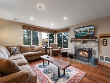 11711 Snowpeak Way, Unit 555, Truckee, CA 96161 | MLS #20260