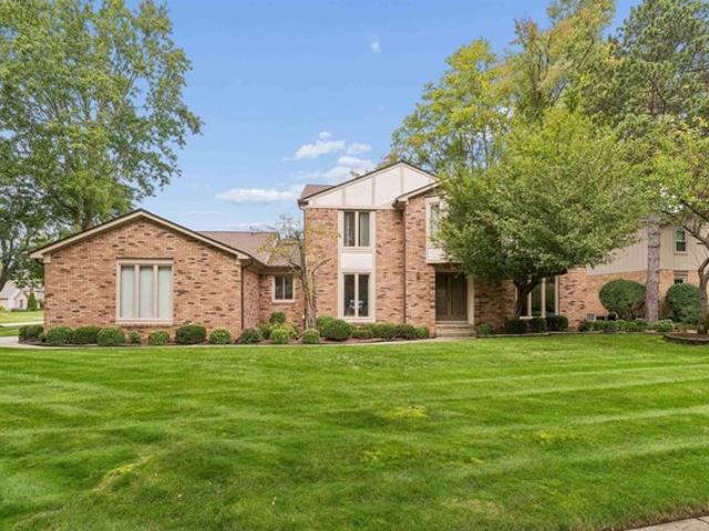 11715 Raintree Ct, Utica, MI 48315