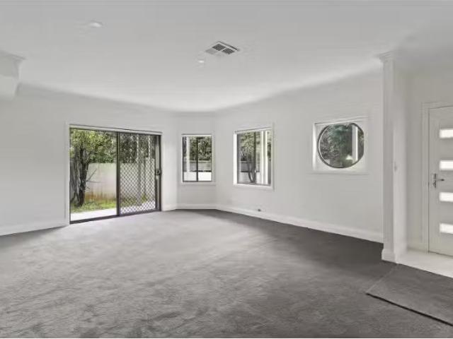 1/171 177 Moorefields Road, Roselands Townhouse for rent List.