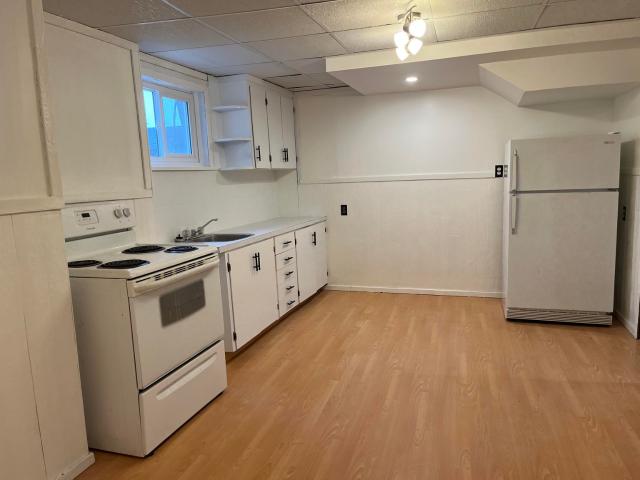 117 1 St Se Lowr 2 beds House for Rent