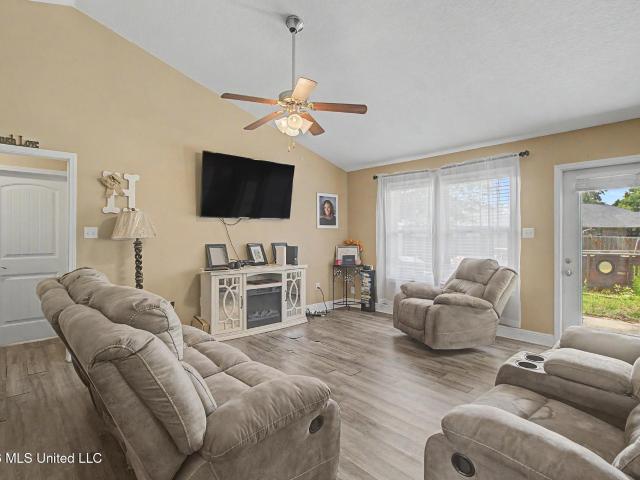 117 Brackish Place