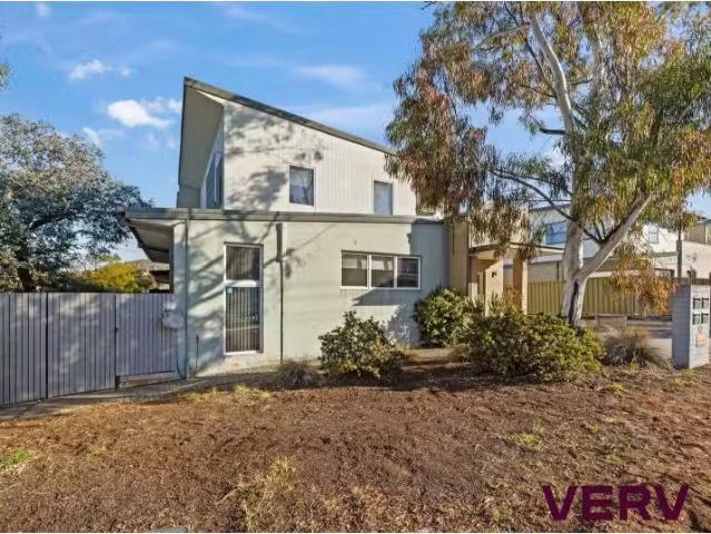 1/17 Gilmore Place, Queanbeyan Townhouse for rent Listed by P.