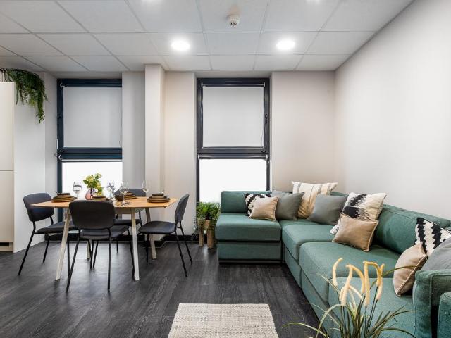 117 Gunnersbury Lane W3 Studio to rent £1,300 pcm £300 pw