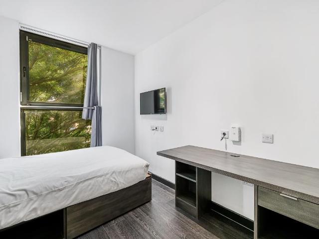 117 Gunnersbury Lane, Acton W3, Studio to rent, £1,300 pcm | PrimeLocation