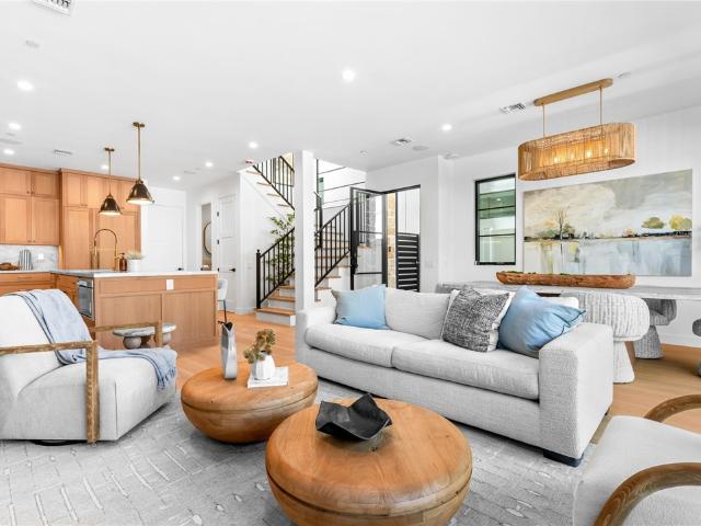 117 E Bay