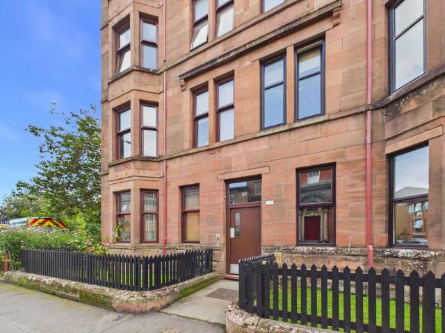 117 Medwyn Street 2 bed ground floor flat to rent £1,000 pcm £231 pw