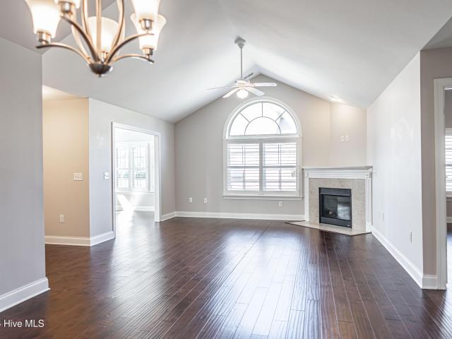 117 W Chelsea Court
