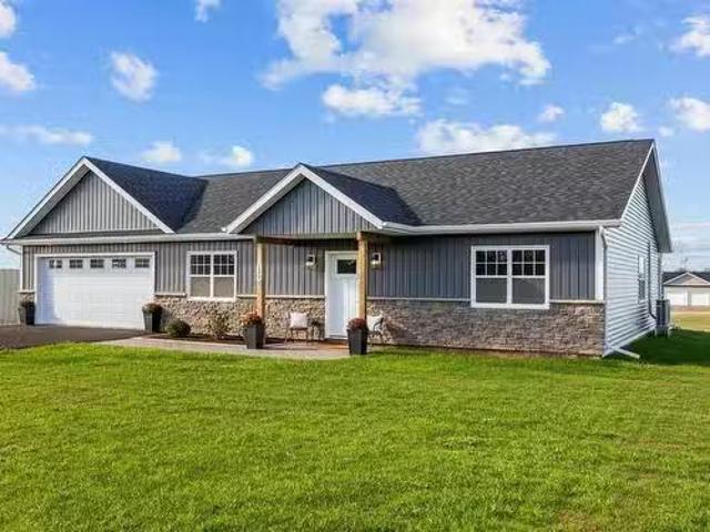 117 Waters Edge Lane, Cornwall, PE, C0A 1H4 house for sale.