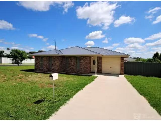 117 White Circle, Mudgee House for rent Listed by Chloe Brown.