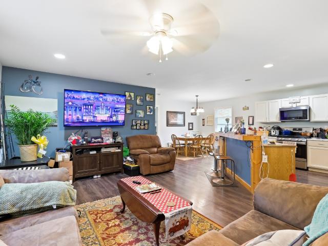 117 Windy Cut St