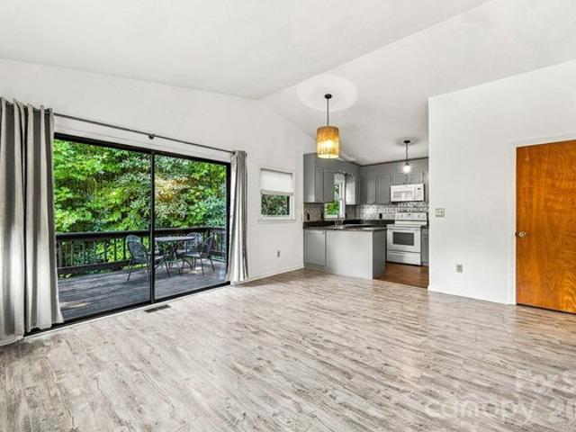 117 View De Lake Dr, Etowah, NC 28729