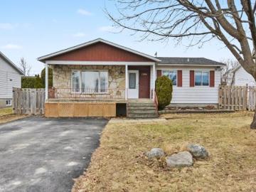 Thérèse-de Blainville - Garden, Office room