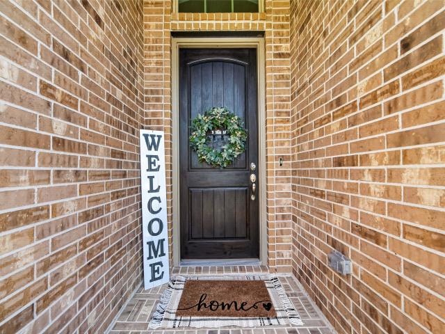11806 Autumn Leaf Drive