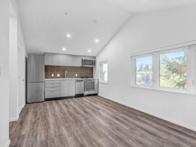 1180 Comox
