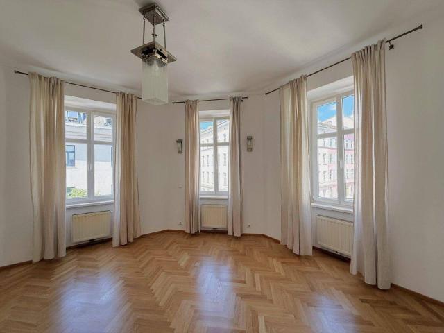 1180 Wien Helle 2 Zimmer Altbauwohnung mit Fischgrätparkett & Glasoberlichte in zentraler Lage