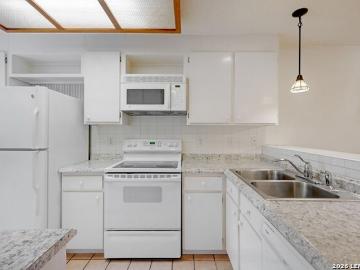 11815 Vance Jackson, Unit 1402