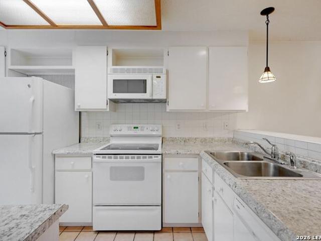 11815 Vance Jackson, Unit 1402