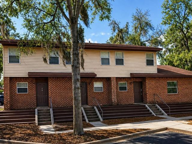 1181 Bentley Road, 2 beds, 1 full and 1 half bath