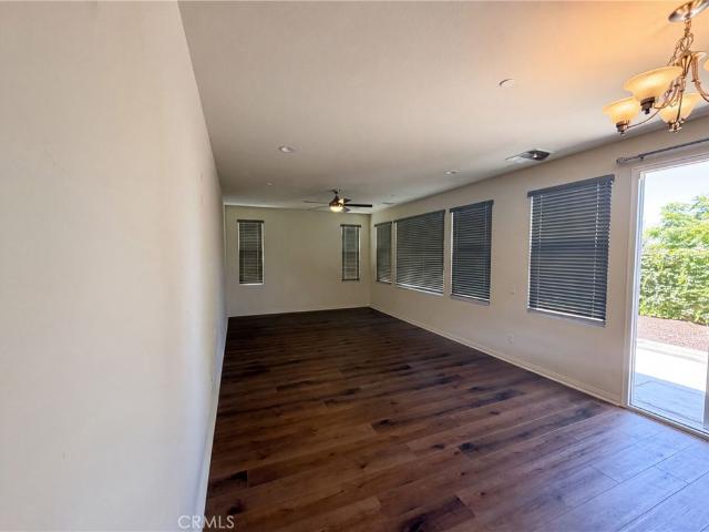 1182 Woodbury