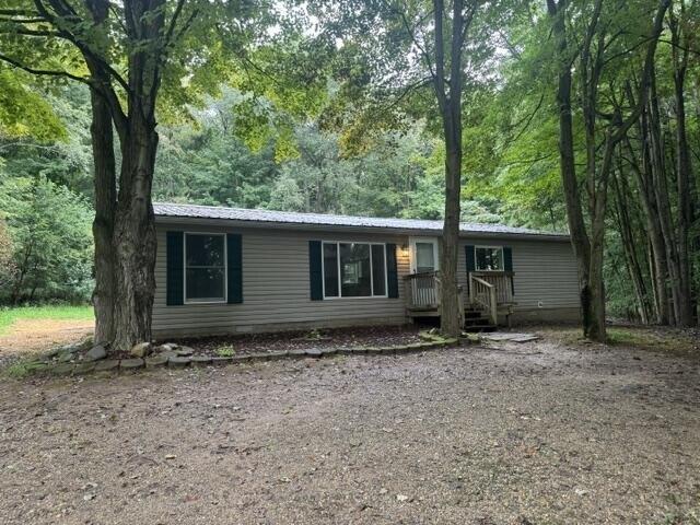 11831 Winfield Rd, Jonesville, MI 49250