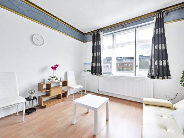 118 Baron's Court Road, London, W14 9EH, United Kingdom | 2 bed apartment for rent #134709348 | Rentberry