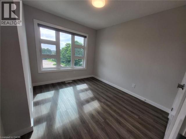 118 GRAVEL RIDGE Trail Unit# C16, Kitchener, Ontario, N2E0J5
